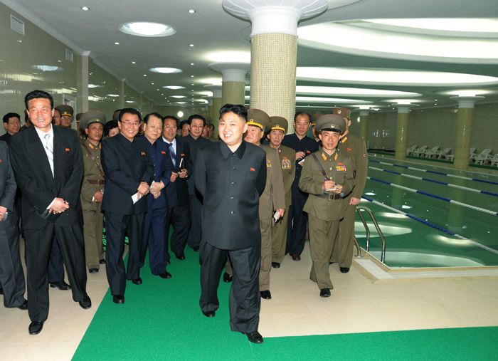 Rodong Sinmun 2012-05-02-01-01 Kim Jong Un and Jang Song Taek at Pyongyang Pool