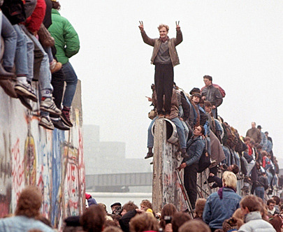 berlin-wall-coming-down