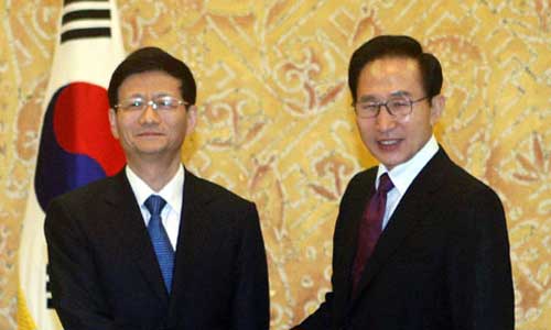 Lee Myung-bak and Meng Jianzhu