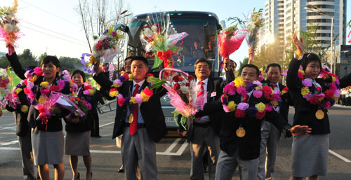 Rodong Sinmun 2012-08-17-03-01 Olympians Return