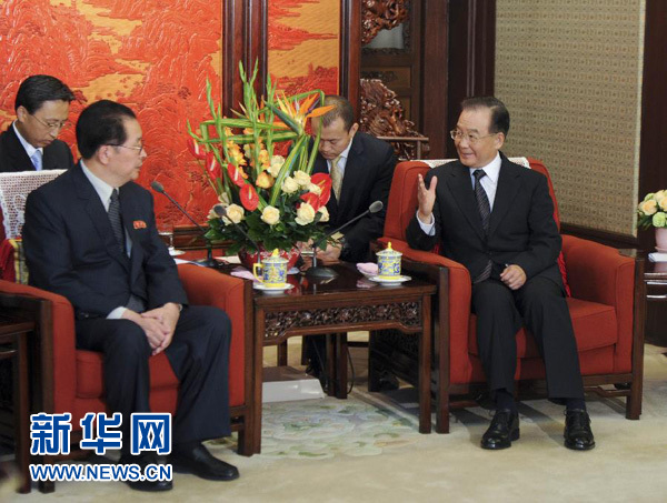 Wen Jiabao with Jang Song Taek August 17 2012