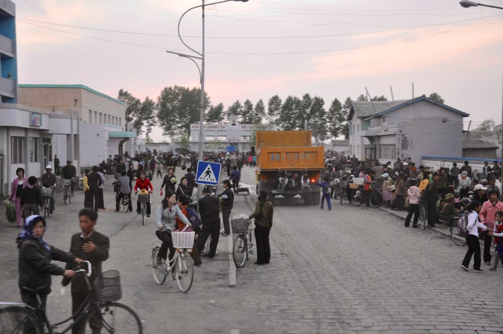 Market in a small village in Onchon County, South Pyongan Province. | Image: Stephanie Kleine-Ahlbrandt